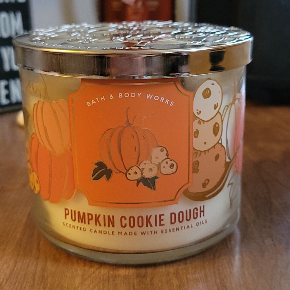 Bath & Body Works - Pumpkin Cookie Dough Candle